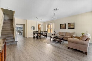 220 Las Fuentes Dr in Kissimmee, FL - Building Photo