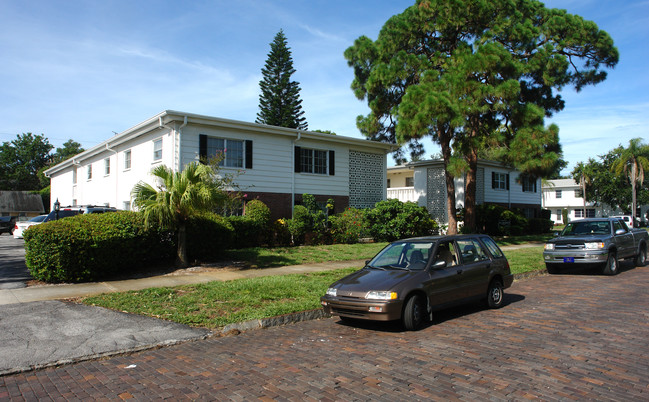 516 12th Ave NE in St. Petersburg, FL - Building Photo - Building Photo