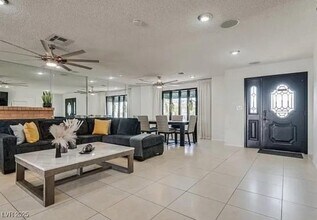 340 Palo Verde Dr in Henderson, NV - Building Photo - Building Photo
