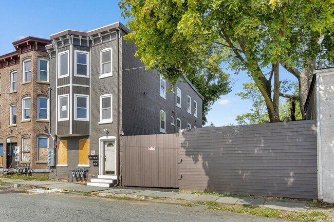 70 Van Ness St in Newburgh, NY - Building Photo - Building Photo