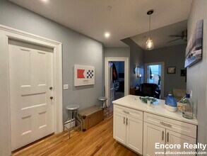 482 Beacon St, Unit 3R in Boston, MA - Building Photo - Building Photo