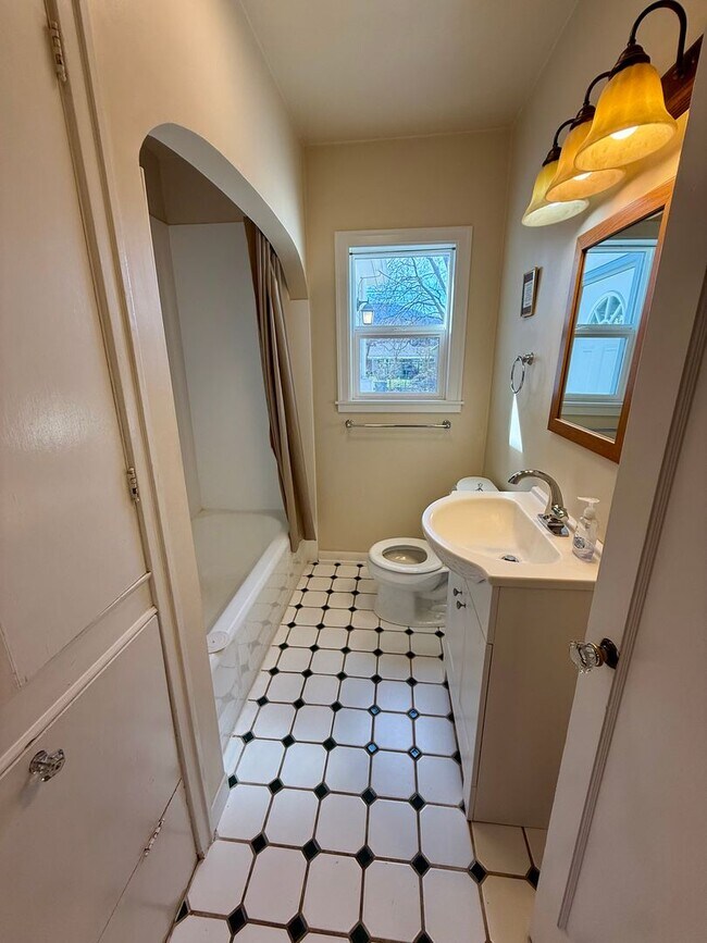 221 North Ave E in Missoula, MT - Building Photo - Building Photo