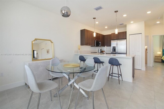 10300 NW 66th St, Unit 305 in Doral, FL - Building Photo - Building Photo