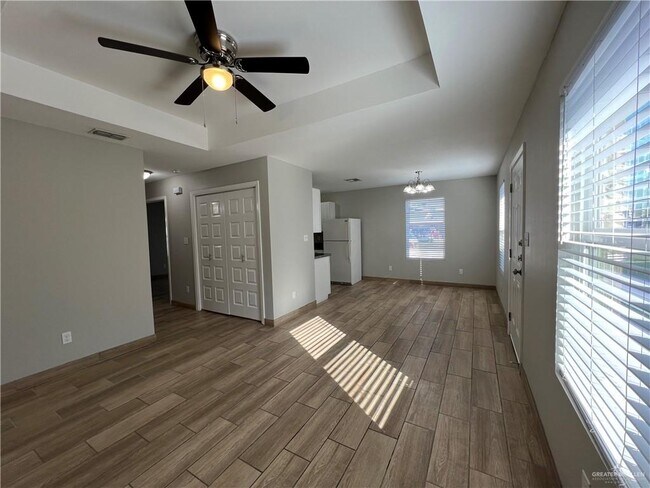825 N Mississippi St in Alton, TX - Building Photo - Building Photo