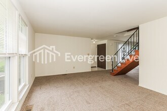 5676 Troy Villa Blvd in Huber Heights, OH - Building Photo - Building Photo