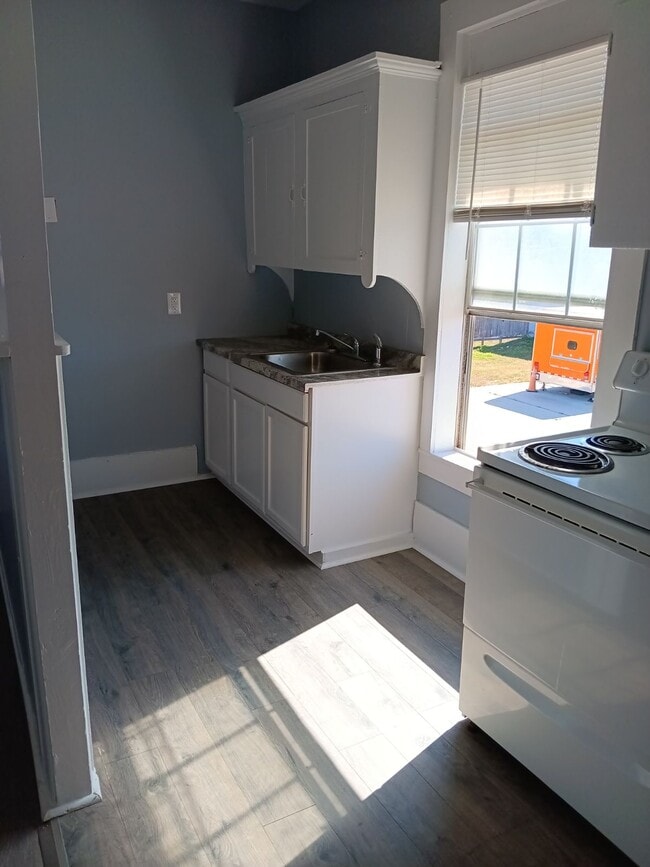 215 W King Ave in Kingsville, TX - Building Photo - Building Photo