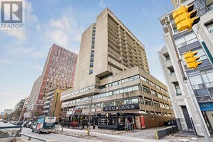 720 Spadina Ave. in Toronto, ON - Building Photo