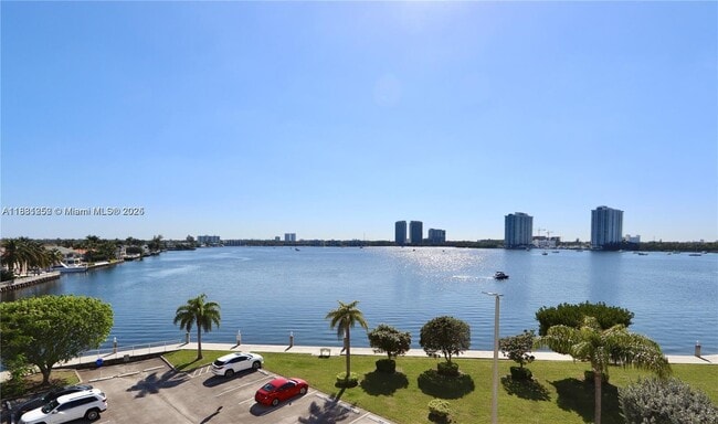 3030 Marcos Dr in Aventura, FL - Building Photo - Building Photo