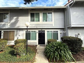 5012 Bridgepointe Pl in Union City, CA - Building Photo