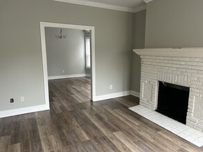 317 N Cherry St, Unit 317 B in Florence, AL - Foto de edificio - Building Photo