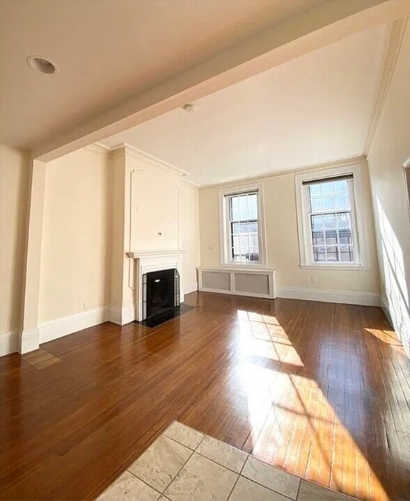 2 Otis Pl, Unit 3 in Boston, MA - Building Photo