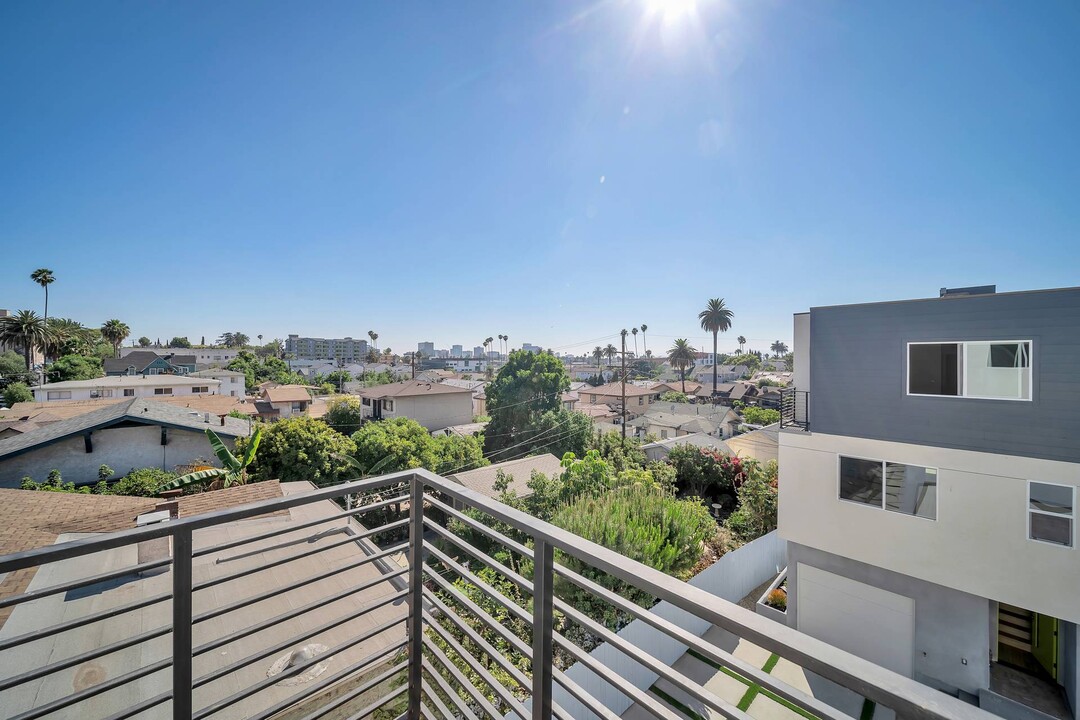 227 N Park View St, Unit 227B in Los Angeles, CA - Building Photo