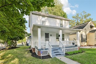 1469 S Noble Rd in Cleveland Heights, OH - Building Photo