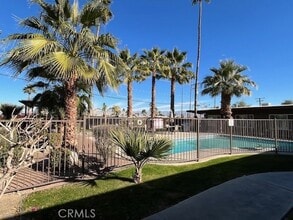 37156 Palo Verde Dr, Unit 3 in Cathedral City, CA - Foto de edificio - Building Photo