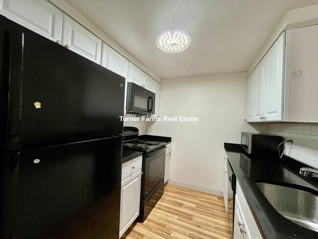 1933 Commonwealth Ave, Unit 1 in Brighton, MA - Building Photo - Building Photo