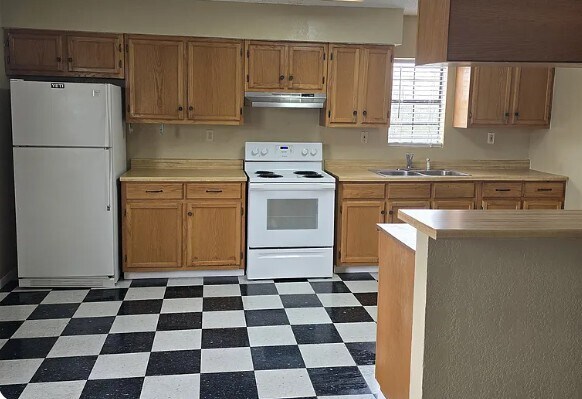 615 S Smith St in Laredo, TX - Foto de edificio