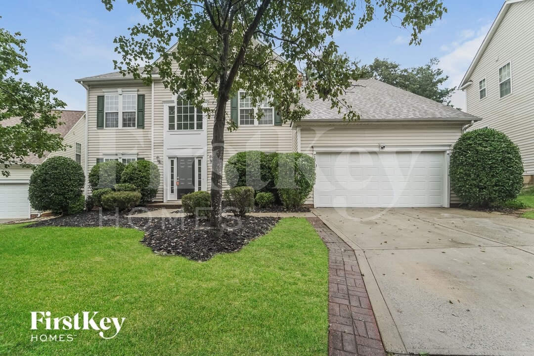 13413 Edgetree Dr in Pineville, NC - Foto de edificio