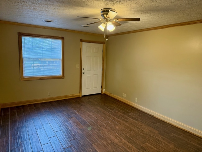 1616 Spring Valley Dr in Huntington, WV - Building Photo - Building Photo