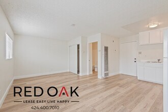 706 McDonald Ave, Unit 205 in Los Angeles, CA - Foto de edificio - Building Photo