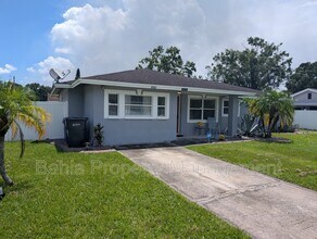 1002 Kirkland Dr in Tampa, FL - Building Photo - Building Photo
