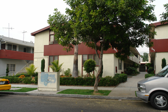 Chestnut Apartments in Glendale, CA - Foto de edificio - Building Photo