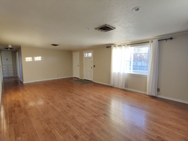 1011 Elm Ave in Richland, WA - Building Photo - Building Photo