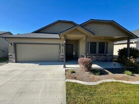 120 S Voyage Ave in Caldwell, ID - Building Photo