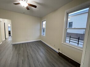16 W 37th St in Bayonne, NJ - Building Photo - Building Photo