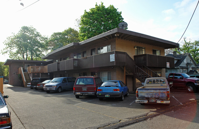 1250 Ferry St in Eugene, OR - Foto de edificio - Building Photo