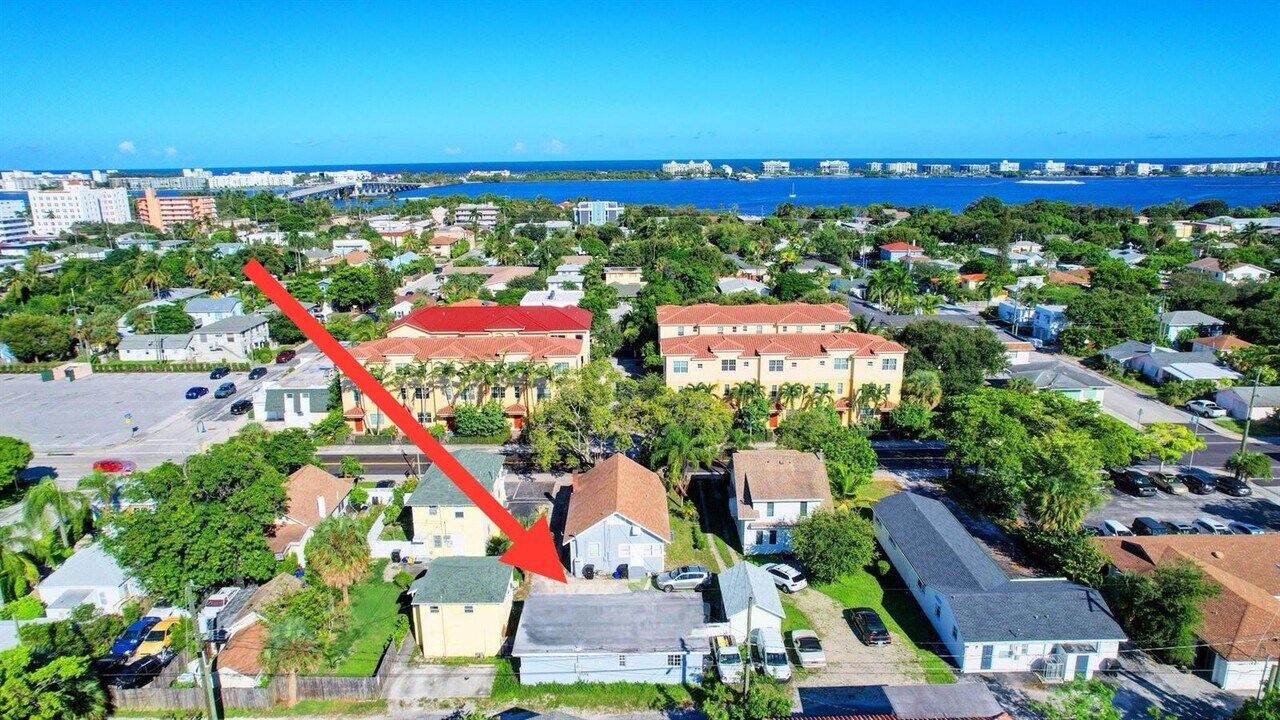 215 S Federal Hwy in Lake Worth Beach, FL - Building Photo