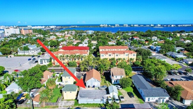 property at 215 S Federal Hwy