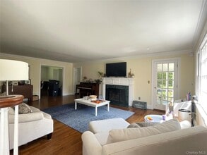 6 Beech Hill Rd in Lloyd Harbor, NY - Building Photo - Building Photo