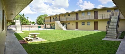 3940 Palm Ave in Hialeah, FL - Building Photo - Building Photo