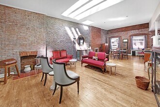 318 W 14th St in New York, NY - Foto de edificio - Building Photo