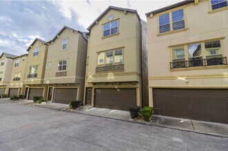 6363 Fairdale Ln in Houston, TX - Building Photo - Building Photo