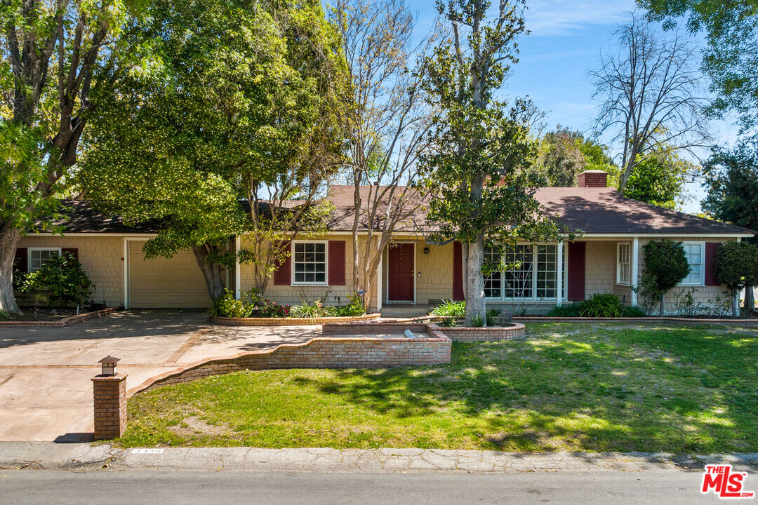 4400 Carpenter Ave in Los Angeles, CA - Building Photo