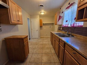 38577 Friendly Ave in Palmdale, CA - Building Photo - Building Photo