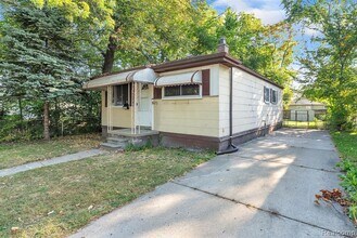 5627 Gertrude St in Dearborn Heights, MI - Building Photo - Building Photo