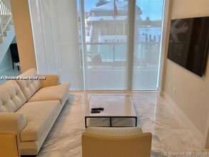 400 Sunny Isles Blvd in Sunny Isles Beach, FL - Building Photo - Building Photo