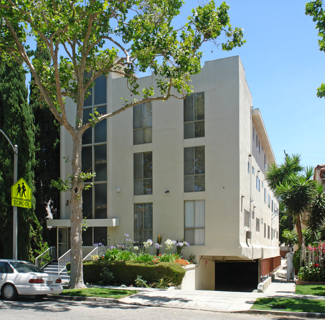 212 S Arnaz Dr in Beverly Hills, CA - Building Photo - Building Photo