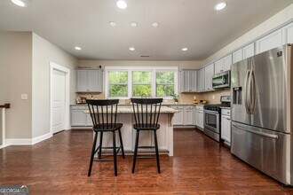 2819 White Oak Ln in Decatur, GA - Building Photo - Building Photo
