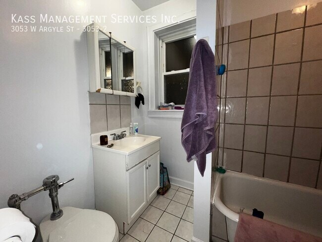 3053 W Argyle St in Chicago, IL - Building Photo - Building Photo
