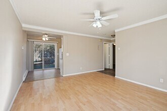 Andrea Manor Apartments in Portland, OR - Foto de edificio - Interior Photo