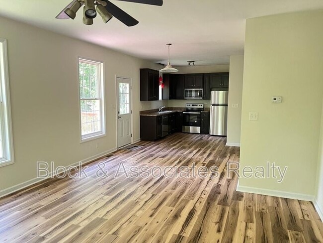 302 Edward Ct in Mebane, NC - Building Photo - Building Photo