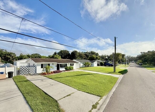641 72nd Ave N in St. Petersburg, FL - Building Photo - Building Photo