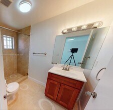 2915 SW 24th St in Miami, FL - Foto de edificio - Building Photo