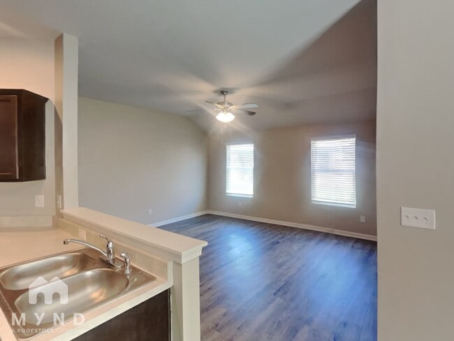 245 Americana Dr in Margaret, AL - Foto de edificio - Building Photo