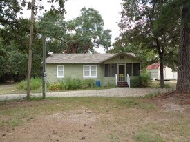15116 Capitol Hill Rd in Montgomery, TX - Building Photo