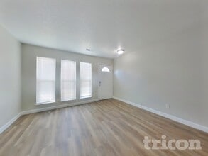 820 Mamilane in Modesto, CA - Building Photo - Building Photo