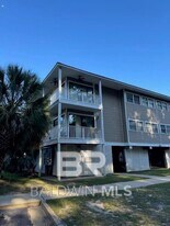 6 Yacht Club Dr in Daphne, AL - Building Photo